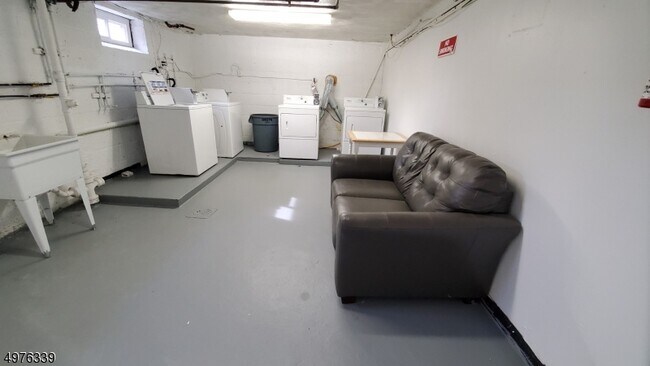 Building Photo - 138-140 Lincoln St