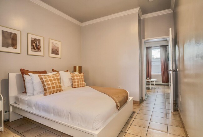 Building Photo - 208 48th St