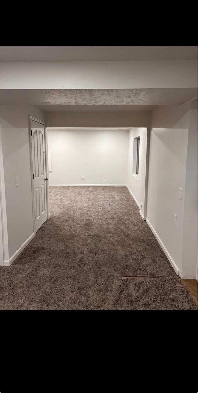 Building Photo - 3004 S Perennial Ct