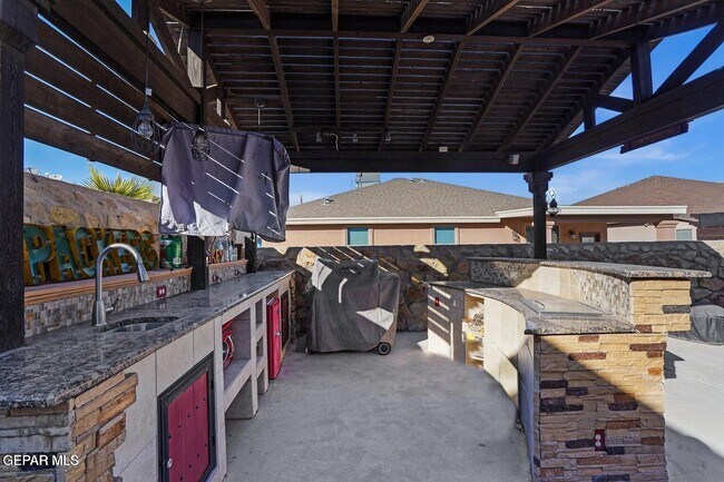 Building Photo - 14125 Rainbow Point Dr