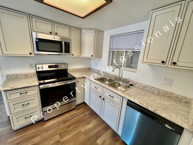 Building Photo - Remodeled Apartment for Rent in Silt