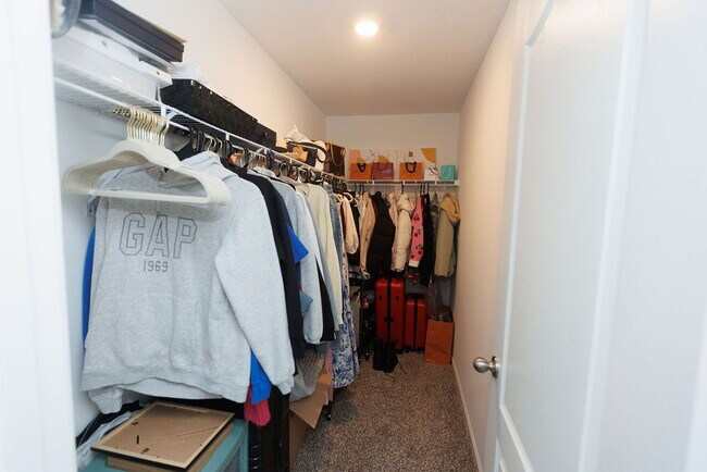 Building Photo - For Rent | Like-New 3BR/2BA Home in The Ar...