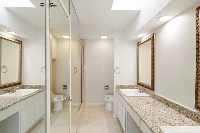 Building Photo - 921 Marine Dr