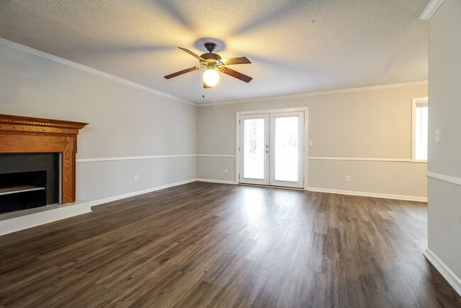 Building Photo - 318 Fairmont Dr