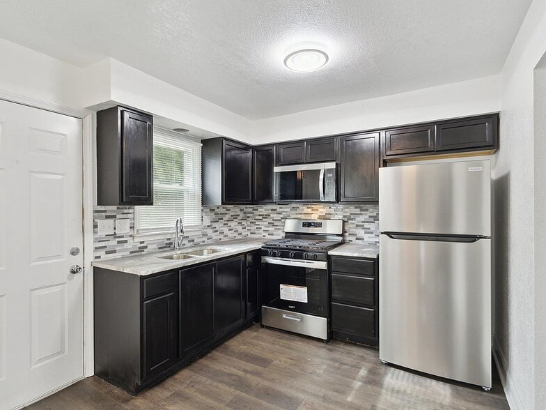 Primary Photo - 3428 Harrison Ave