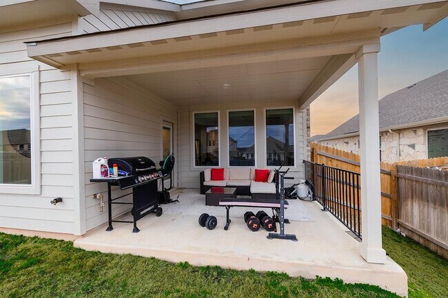 Building Photo - 2117 Prairie Oaks Dr