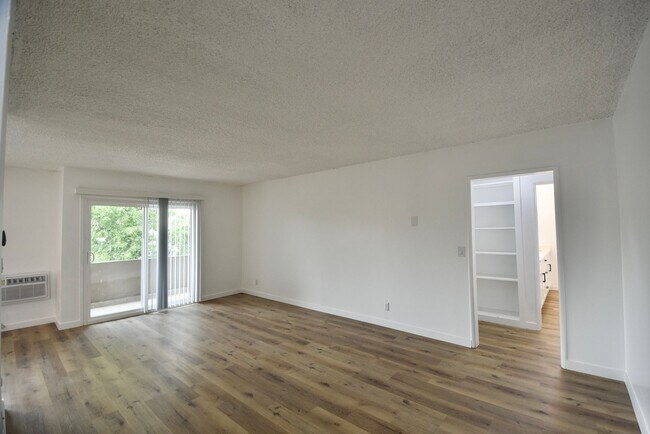 Building Photo - 5440 Quakertown Ave