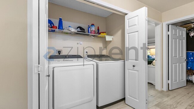 Building Photo - Unit N/A