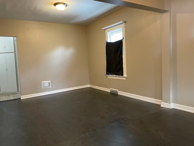 Building Photo - 625 22nd St