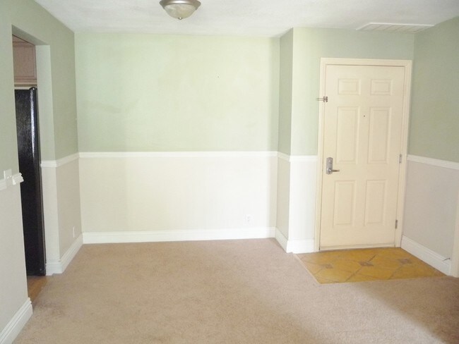 Building Photo - Two bedroom Two Bath Condo!