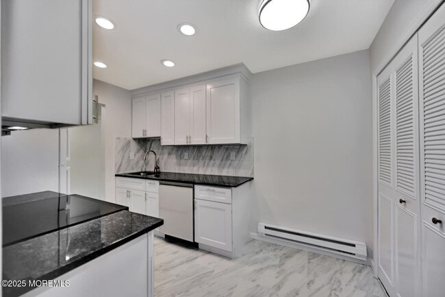 Building Photo - 177 Amberly Dr