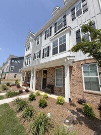 Building Photo - Fully Furnished Water front Community