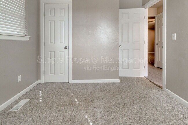 Building Photo - 120 N Ranchwood Blvd