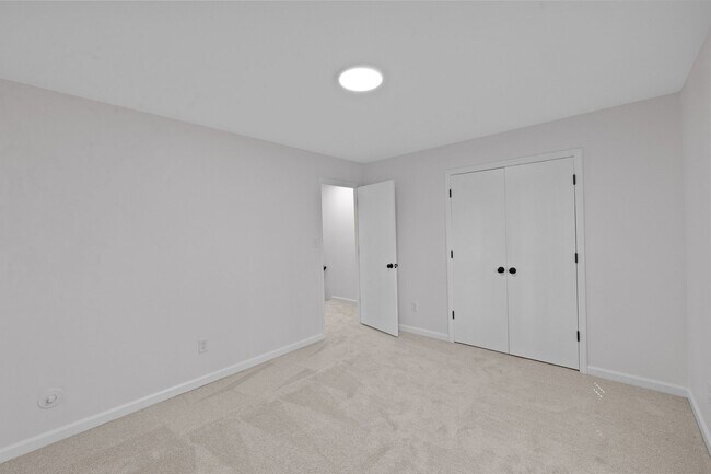 Building Photo - Newly Renovated 2 Bed, 1 Bath in Downtown Wake Forest!