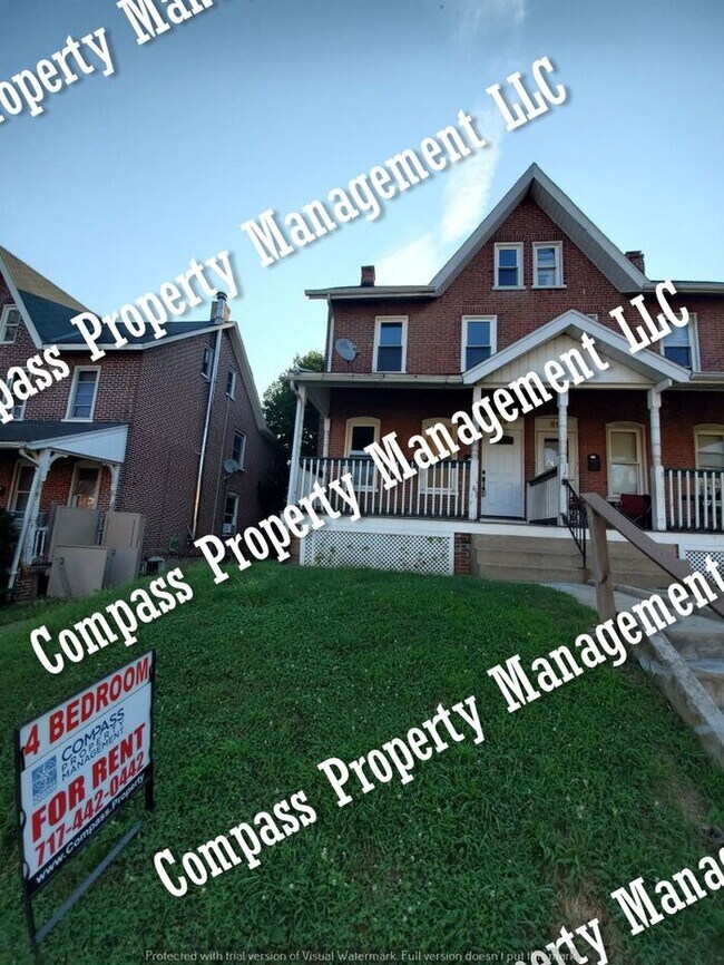 Primary Photo - $1595 - 4 Bed, 1.5 Bath Half Double Home -...