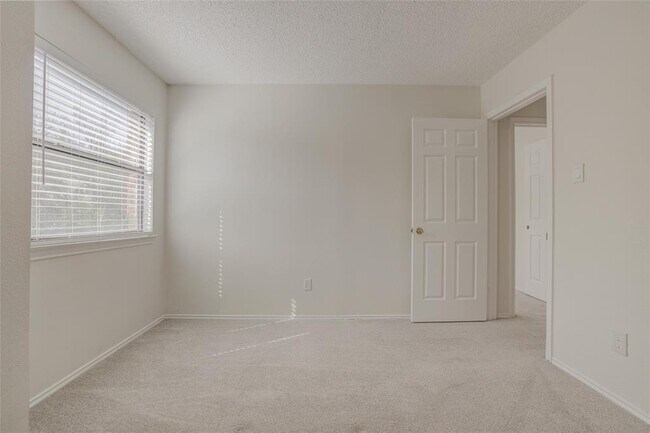 Building Photo - 10002 Talleyran Dr