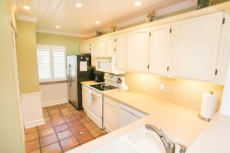 Building Photo - 6100 A1A S