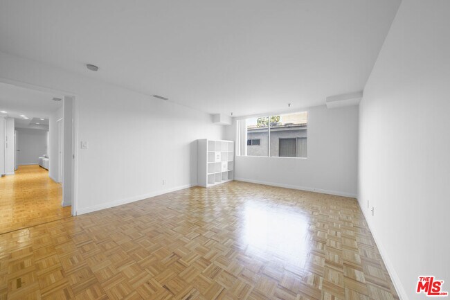 Building Photo - 1601 N Fuller Ave