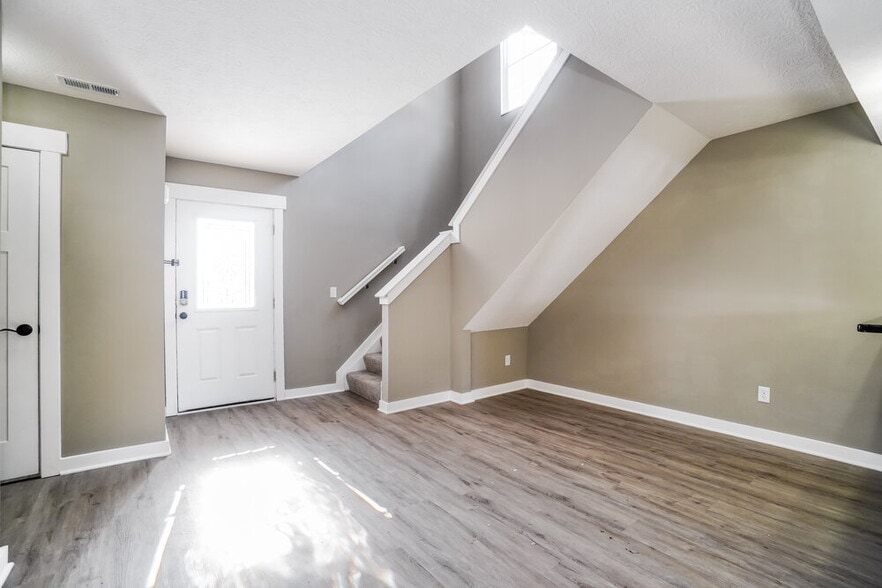 Building Photo - 4902 Dickens Dr