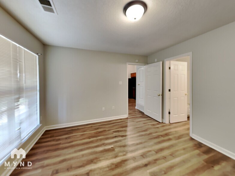 Building Photo - 5624 Kaitlyn Dr W