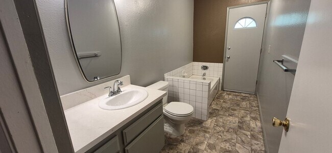Building Photo - Beautifully maintained, Suisun City 3-bedroom, 2-bath home showcasing true pride of ownership! - ...