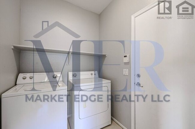 Building Photo - 3Bed/2Bath Home w/2 Car Gar-Maricopa! $199...
