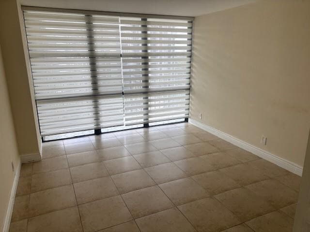 Building Photo - 800 Parkview Dr