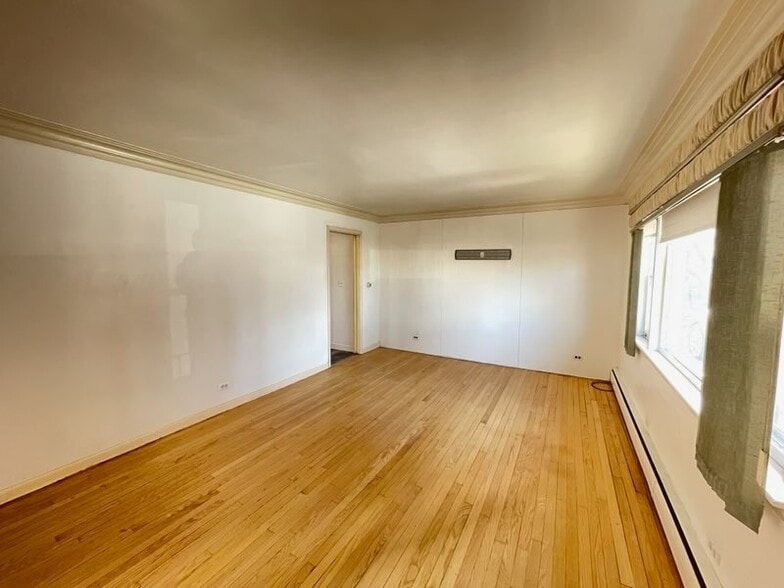 Building Photo - 9437 Burlington Ave