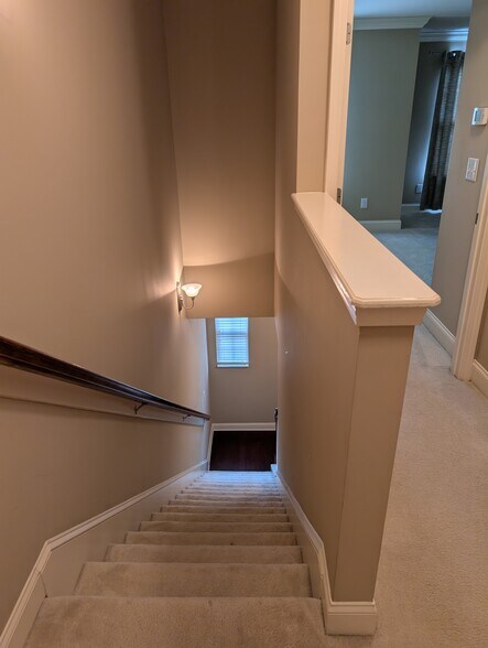 Building Photo - 419 Waterbrook Dr