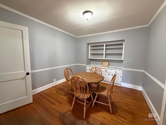 Building Photo - 52 Ratcliffe St