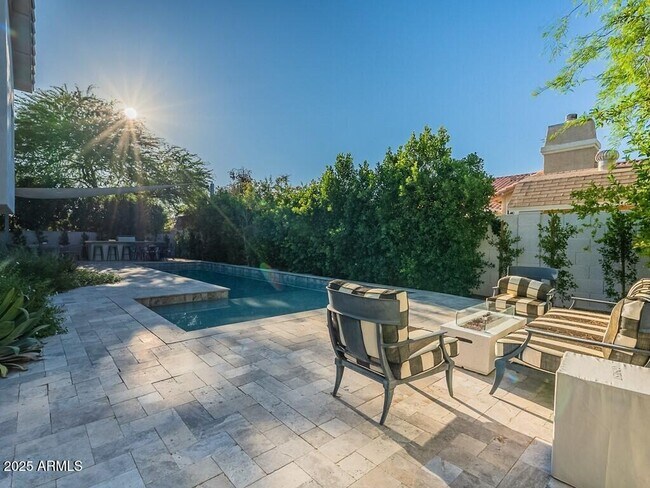 Building Photo - 4748 E Redfield Rd