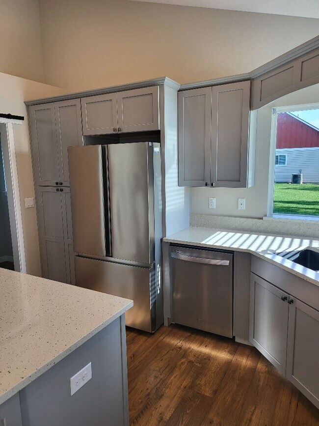 Building Photo - STATUS: AVAILABLE  | $2100.00 a month + $1...
