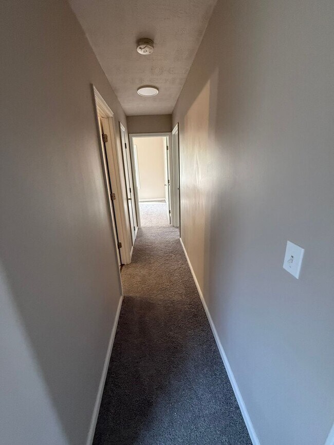 Building Photo - Charming 3-Bedroom Property in Prime Location