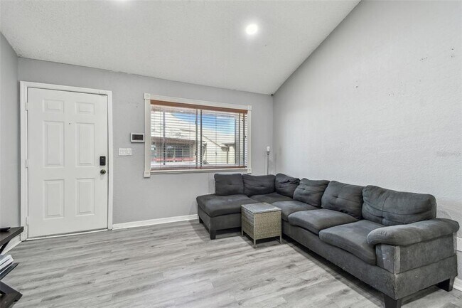 Building Photo - 10263 Gandy Blvd N
