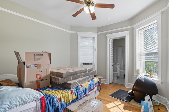 Building Photo - 935 Judson Ave