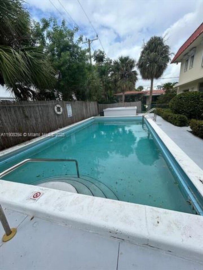 Building Photo - 1060 92nd St