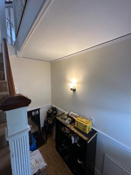 Building Photo - 33 Hobson St