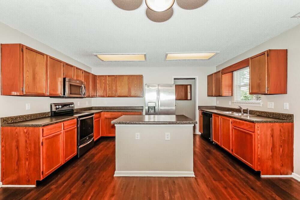 Building Photo - 10236 Hatherley Way