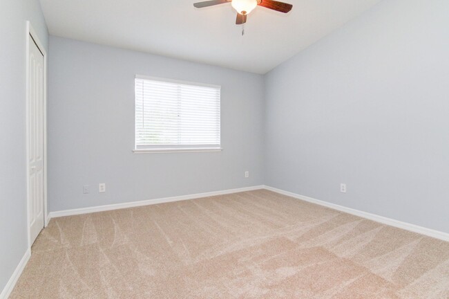 Building Photo - RENT BY MAY 15TH and RECEIVE 2 WEEKS OFF Y...