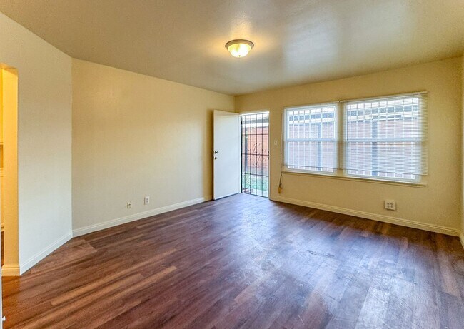 Building Photo - 4253 1/2 S Centinela Ave-