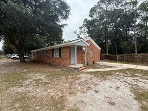 Building Photo - 2505 Rosebrier Ave