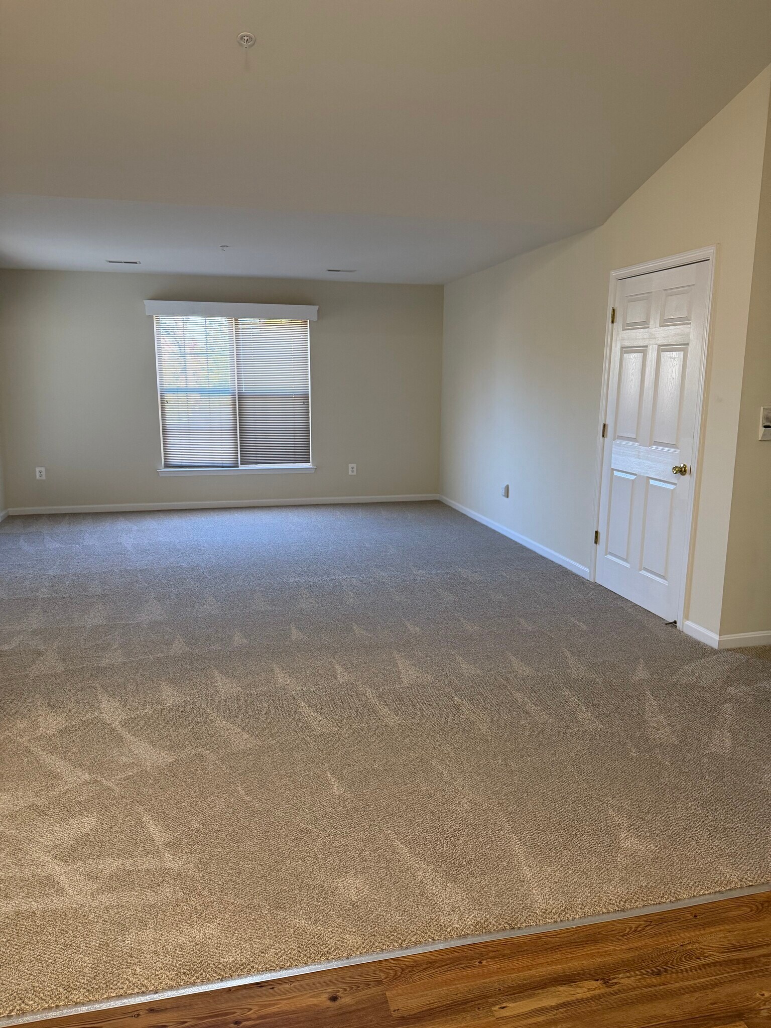 Living area - 26 Bella Vita Ct