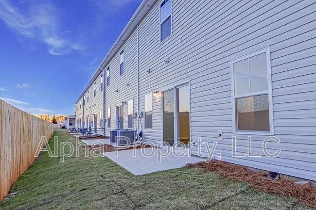 Building Photo - 320 Trail Branch Ct.