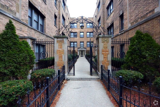 Building Photo - 5026-5036 N Kimball Ave