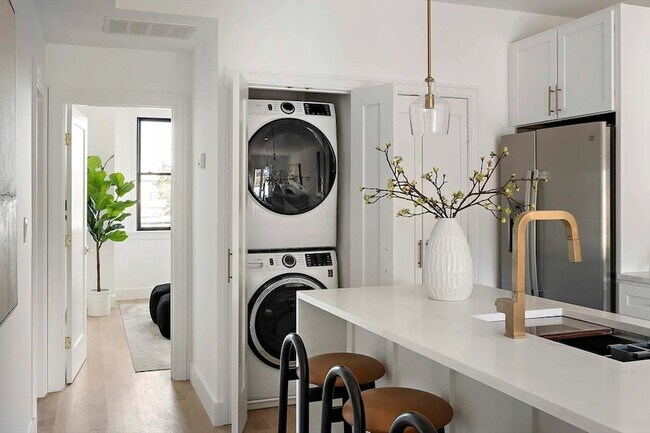 Building Photo - 98 Bennington St