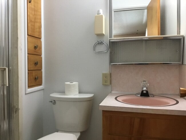 Building Photo - Super Cute..1607 sq. ft 3 Bedroom, 2.5 bat...