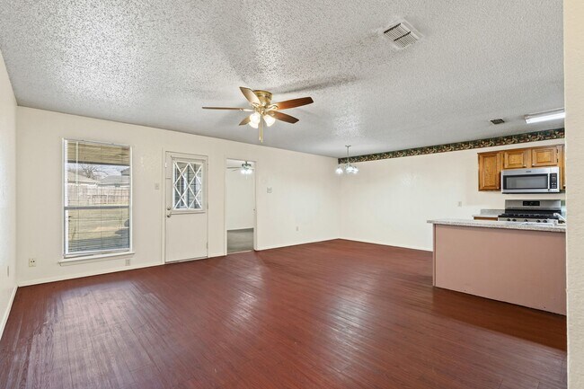 Building Photo - 2721 La Jolla Ct