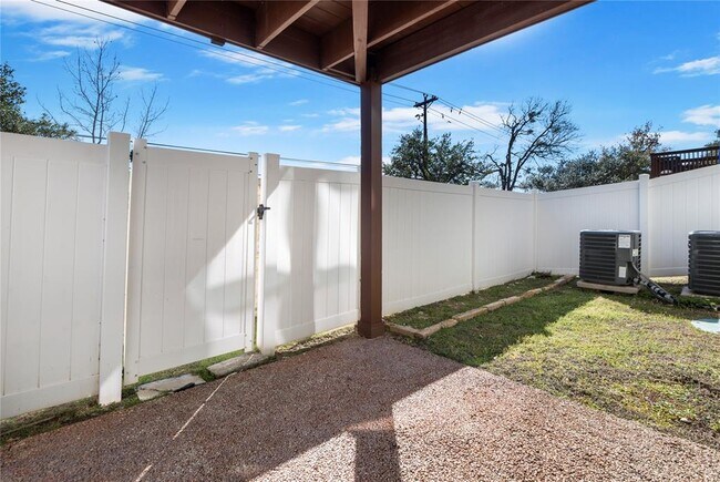 Building Photo - 700 Mandarin Flyway