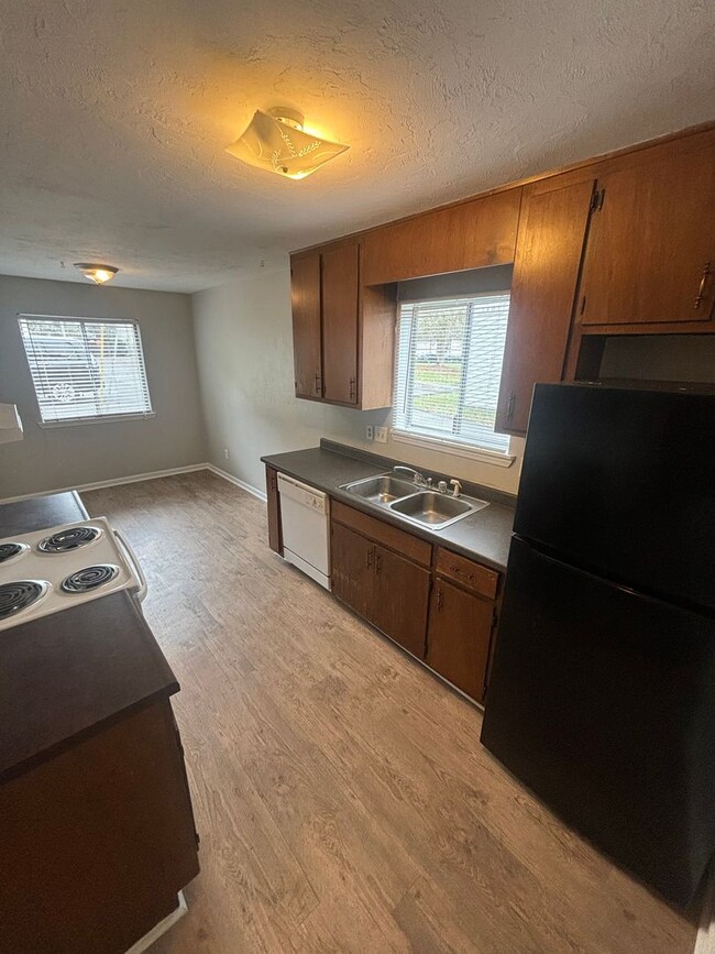 Building Photo - Two Bedroom Apartment on Blairstone Road