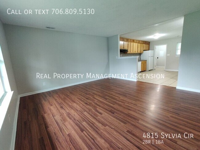 Building Photo - Spacious 2 Bed 1 Bath just off Bonny Oaks ...